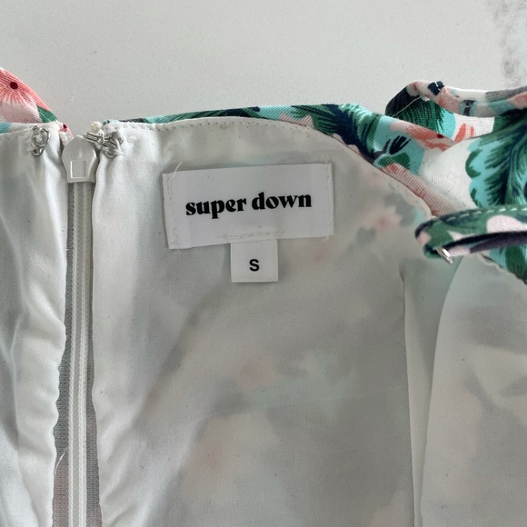 SUPERDOWN Kiana Frill Mini Dress White Floral - Picture 4 of 4